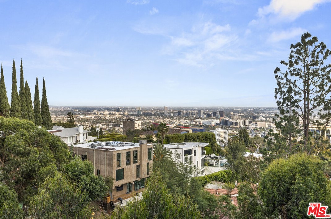 9350 Sierra Mar Dr, Los Angeles CA  90069-1737 exterior