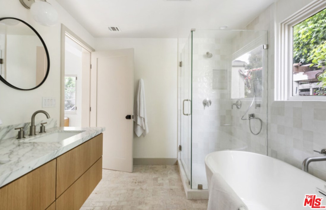 1825 Redesdale Ave, Los Angeles CA  90026-1213 exterior