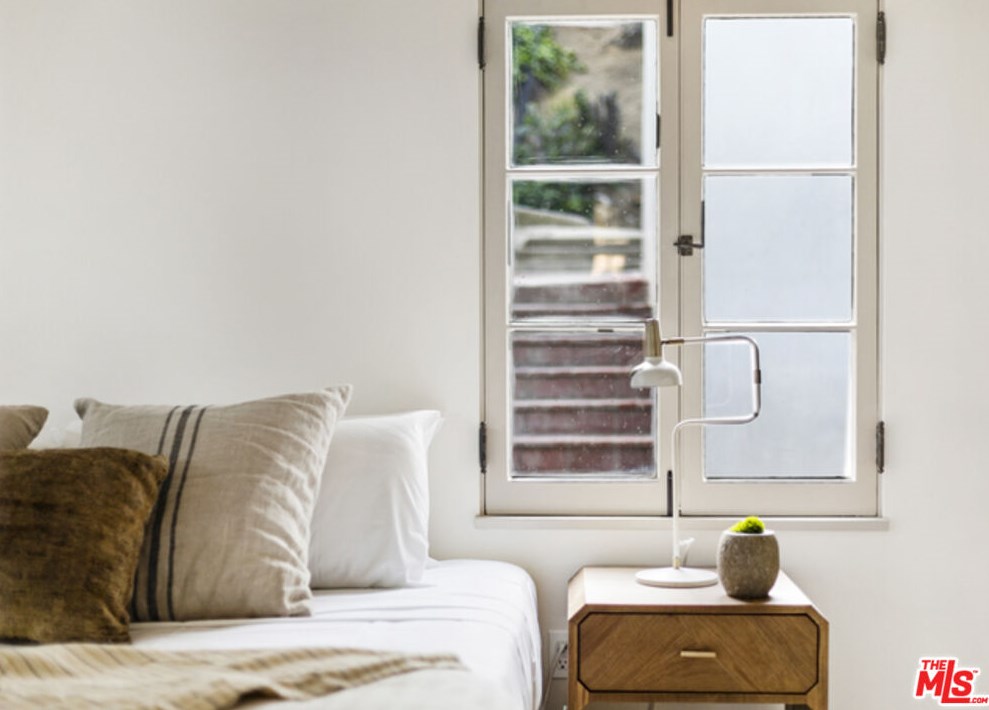1825 Redesdale Ave, Los Angeles CA  90026-1213 exterior