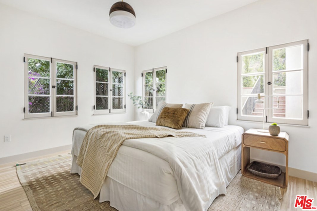 1825 Redesdale Ave, Los Angeles CA  90026-1213 exterior