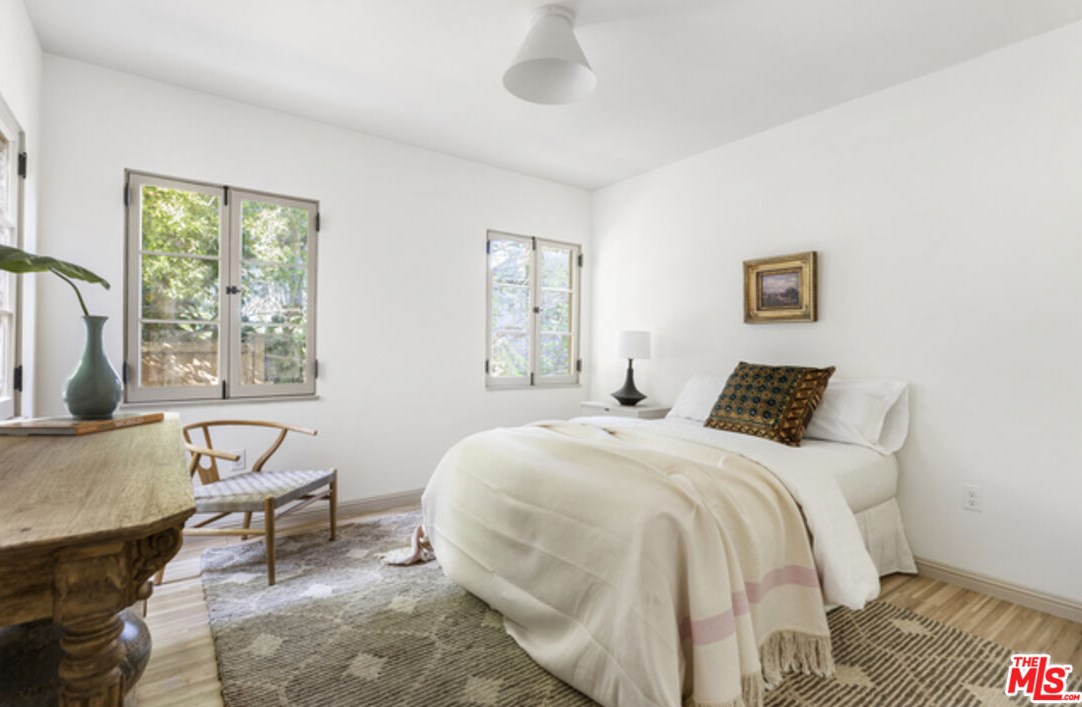 1825 Redesdale Ave, Los Angeles CA  90026-1213 exterior