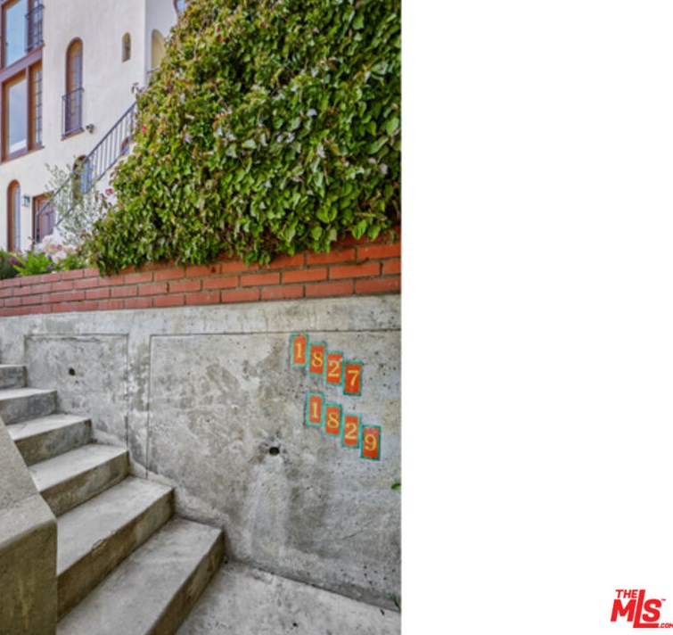1825 Redesdale Ave, Los Angeles CA  90026-1213 exterior