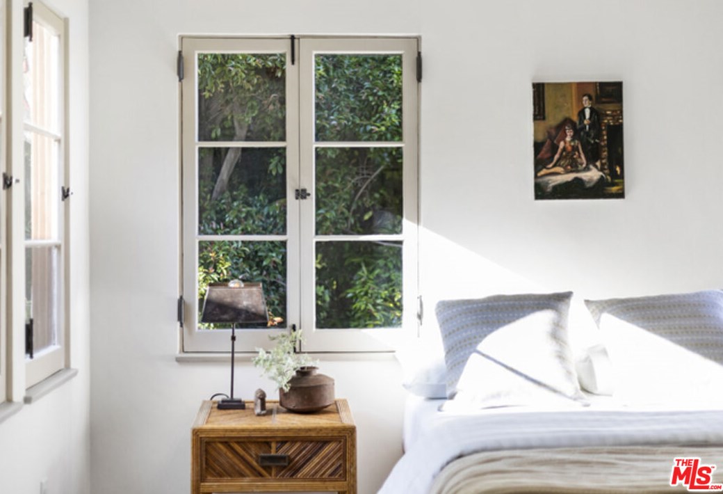 1825 Redesdale Ave, Los Angeles CA  90026-1213 exterior