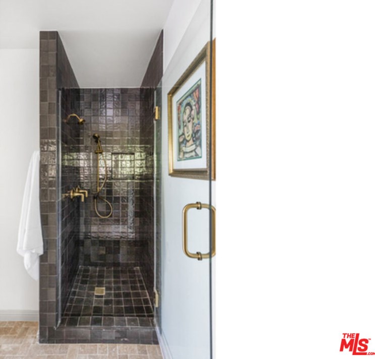 1825 Redesdale Ave, Los Angeles CA  90026-1213 exterior