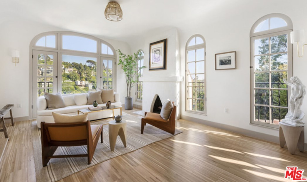 1825 Redesdale Ave, Los Angeles CA  90026-1213 exterior