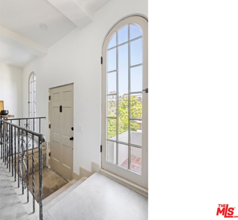 1825 Redesdale Ave, Los Angeles CA  90026-1213 exterior