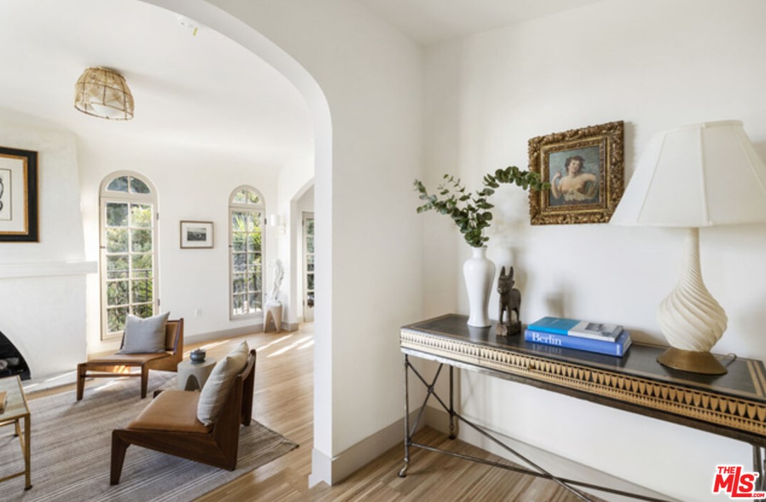1825 Redesdale Ave, Los Angeles CA  90026-1213 exterior