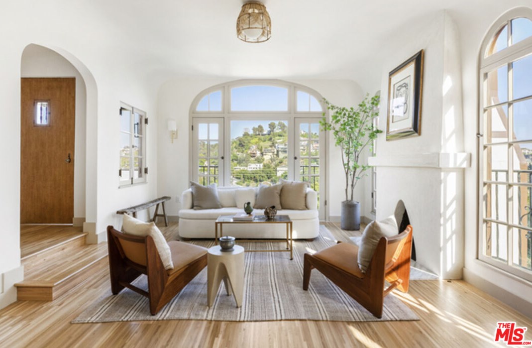 1825 Redesdale Ave, Los Angeles CA  90026-1213 exterior