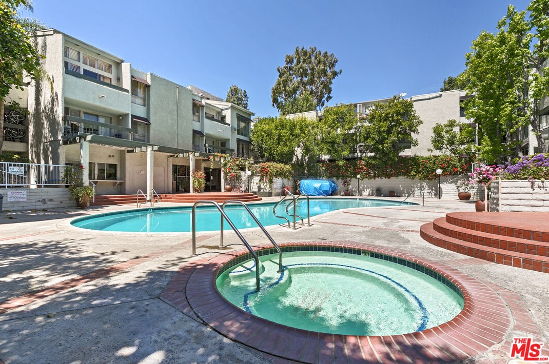 4900 Overland Ave, Los Angeles CA  90230-4289 exterior
