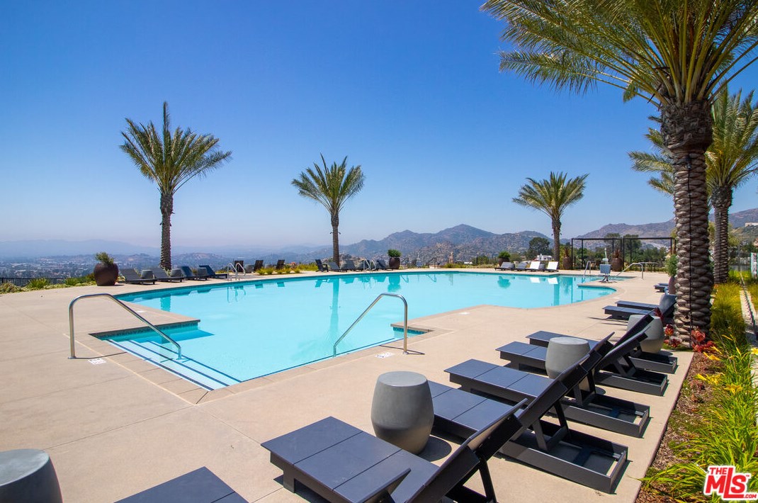 21333 Poema Pl, Chatsworth CA  91311-1285 exterior