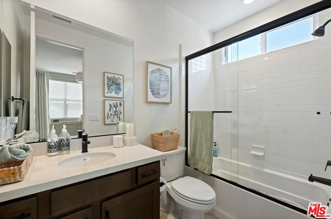 21333 Poema Pl, Chatsworth CA  91311-1285 exterior