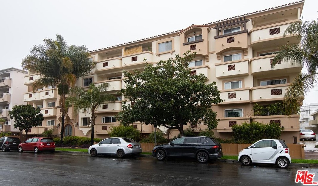 1246 Armacost Ave, Los Angeles CA  90025-6431 exterior