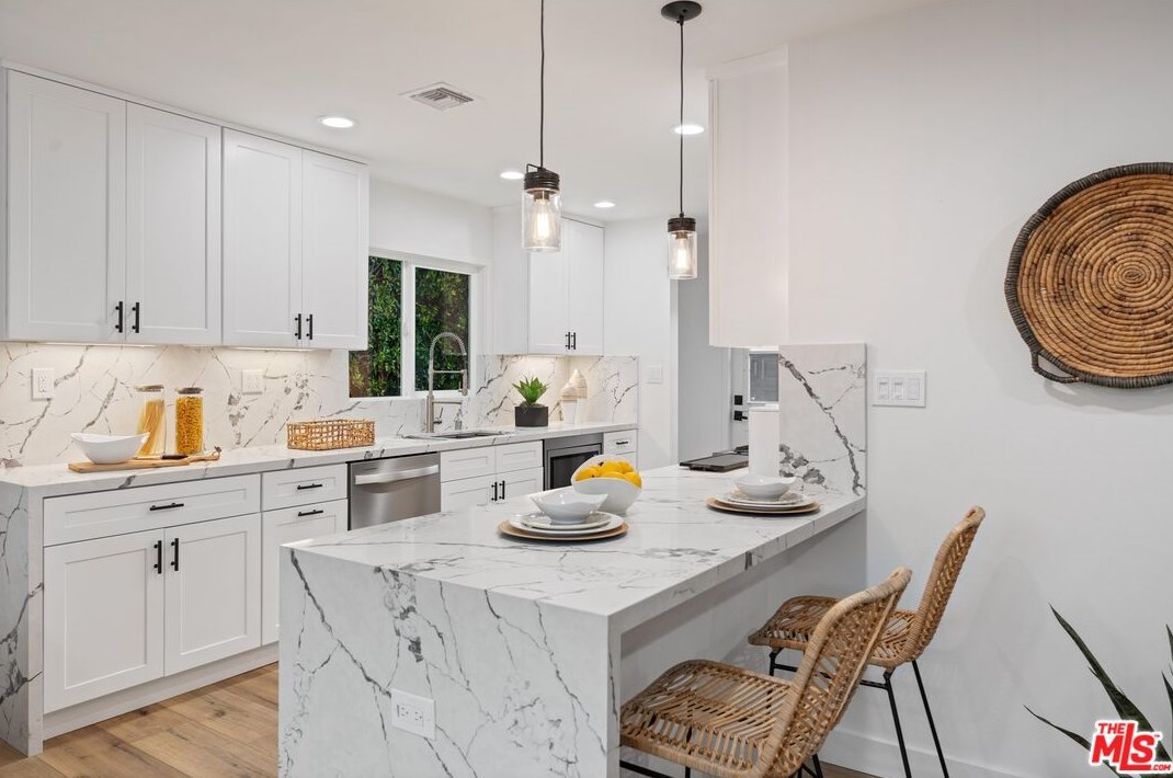 3937 Redwood Ave, Los Angeles CA  90066-4107 exterior