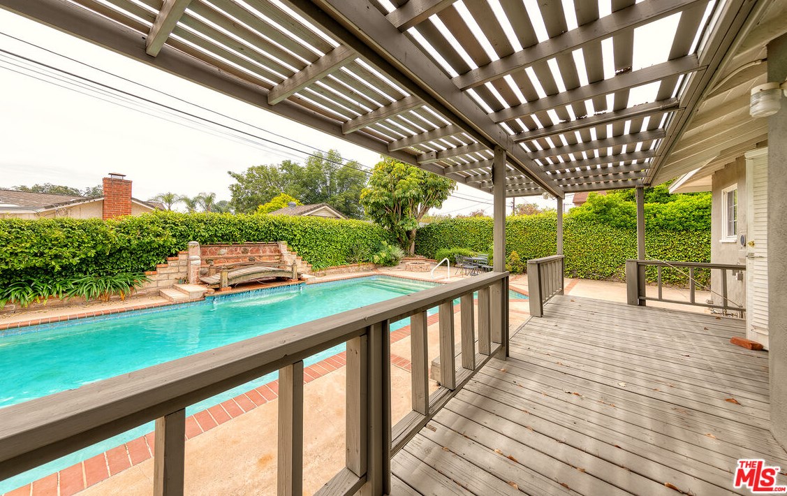 16638 Bermuda St, San Fernando CA  91344-5043 exterior