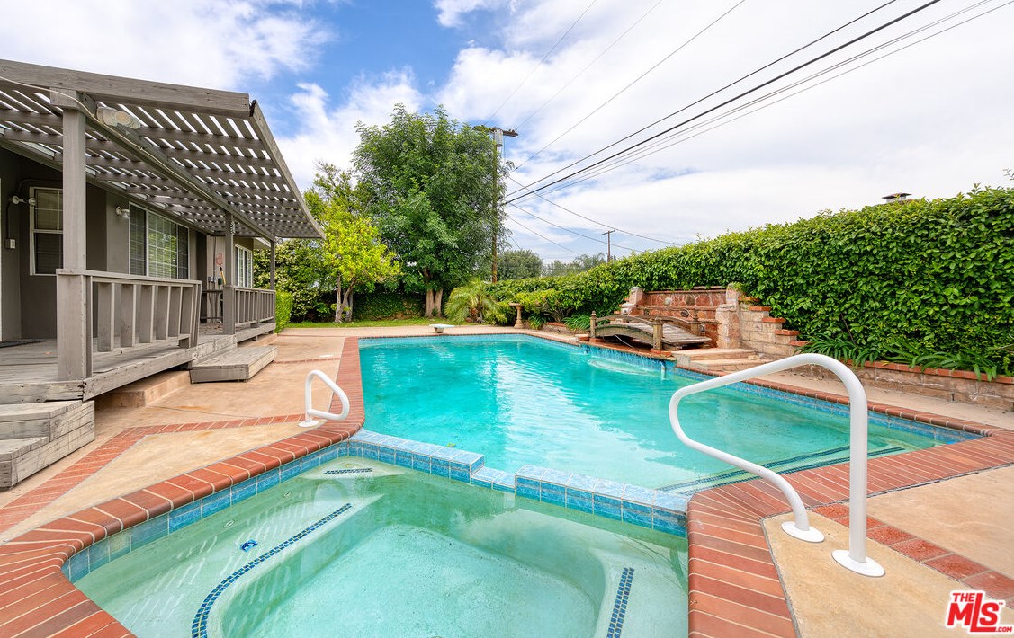 16638 Bermuda St, San Fernando CA  91344-5043 exterior