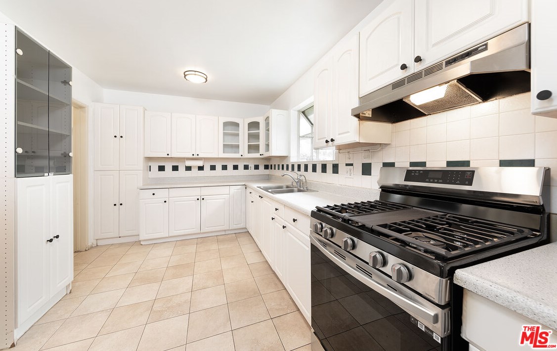 16638 Bermuda St, San Fernando CA  91344-5043 exterior