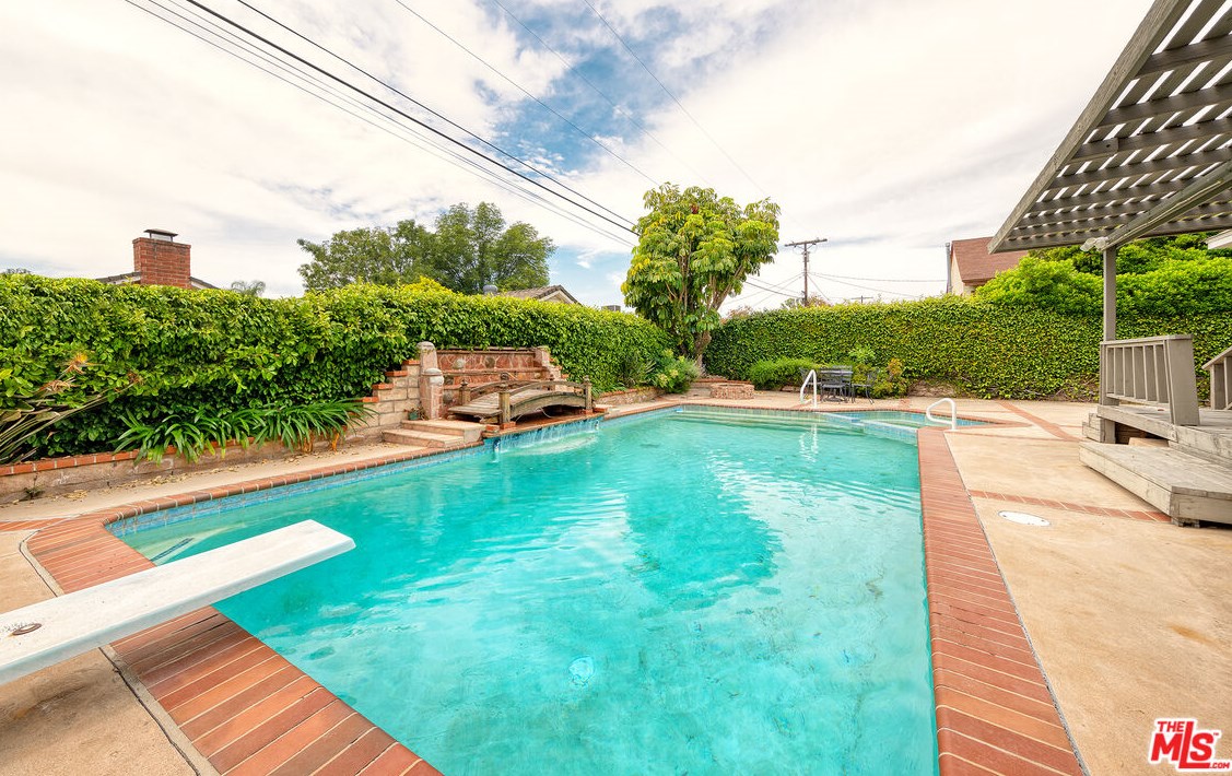 16638 Bermuda St, San Fernando CA  91344-5043 exterior