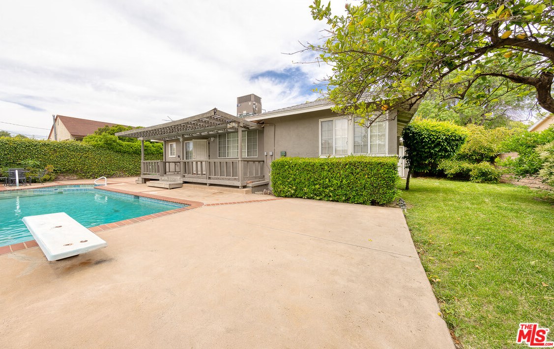 16638 Bermuda St, San Fernando CA  91344-5043 exterior