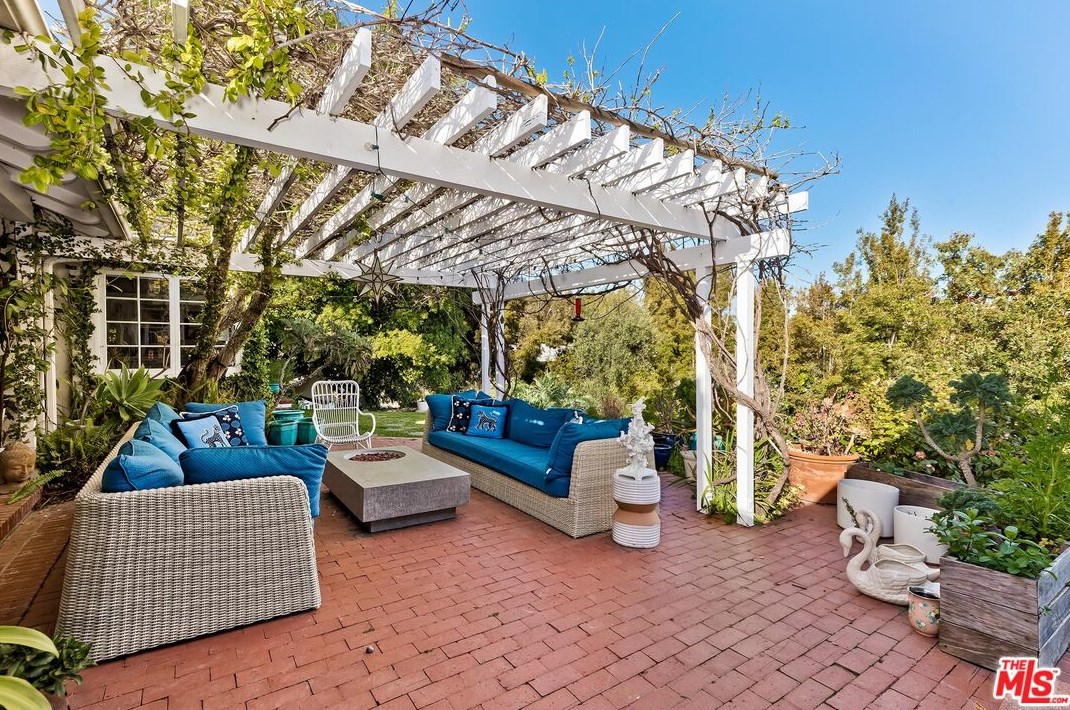 11123 Ophir Dr, Los Angeles CA  90024-1918 exterior