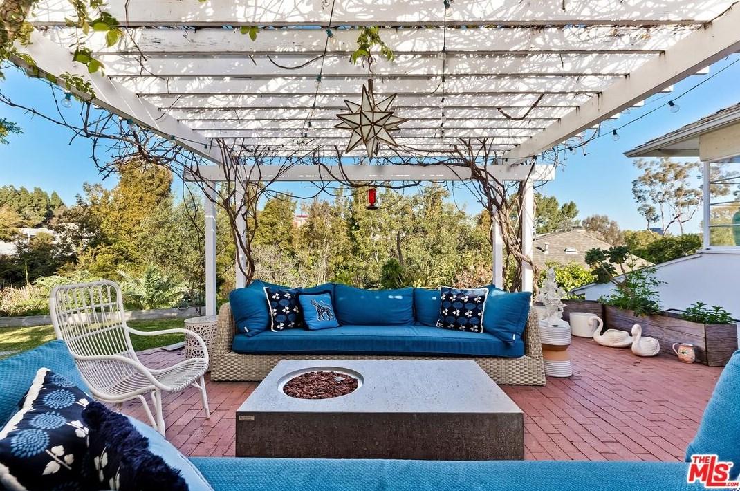 11123 Ophir Dr, Los Angeles CA  90024-1918 exterior