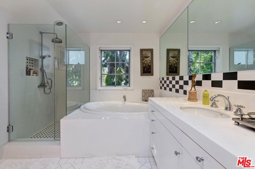 11123 Ophir Dr, Los Angeles CA  90024-1918 exterior