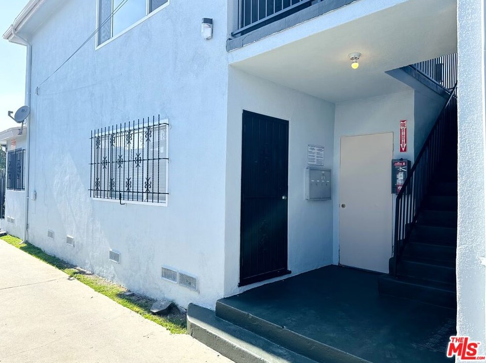 6606 Denver Ave, Los Angeles CA  90044-6251 exterior