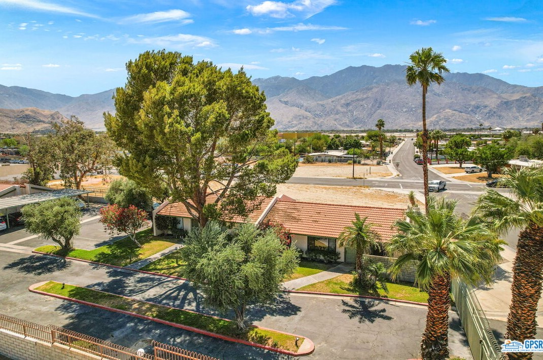 1 Lakeview Cir, Cathedral City CA  92234-6056 exterior