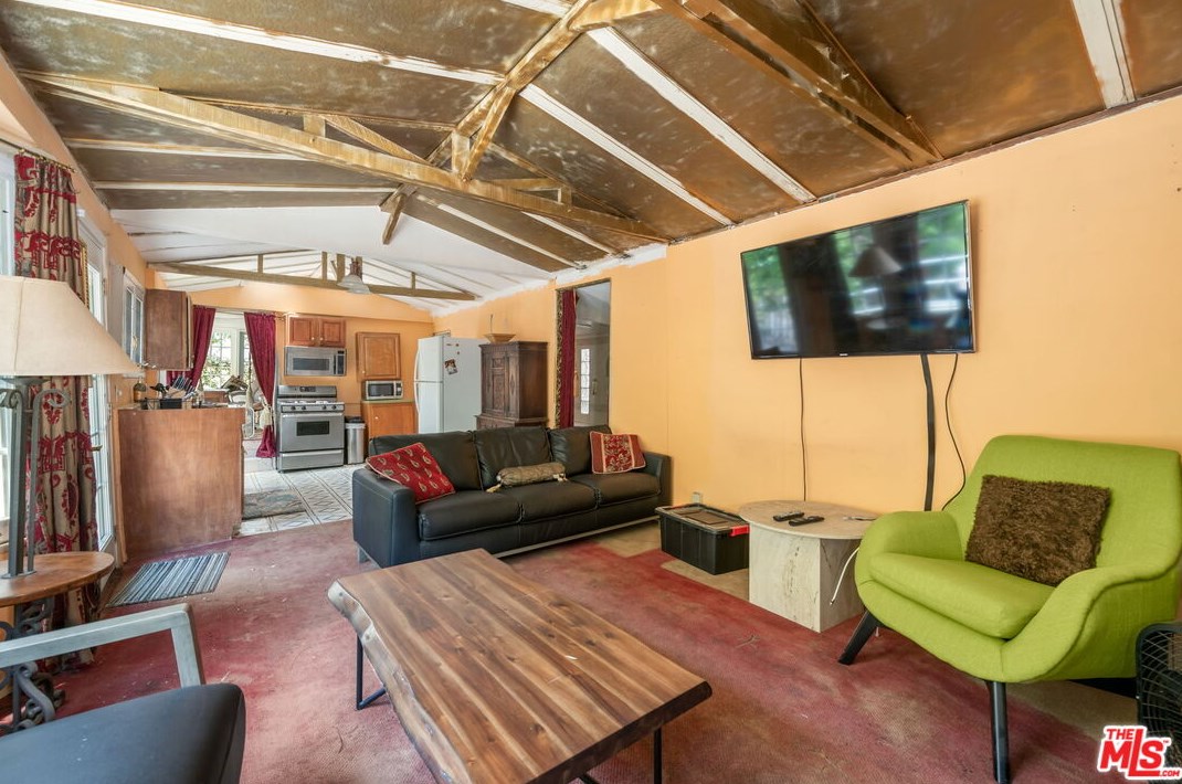 9801 Portola Dr, Beverly Hills CA  90210-1421 exterior