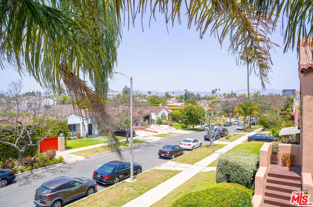 1244 Highland Ave, Los Angeles CA  90019-1733 exterior