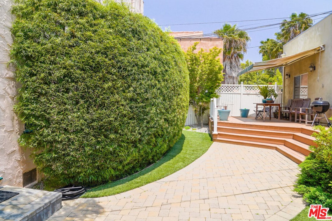 1244 Highland Ave, Los Angeles CA  90019-1733 exterior