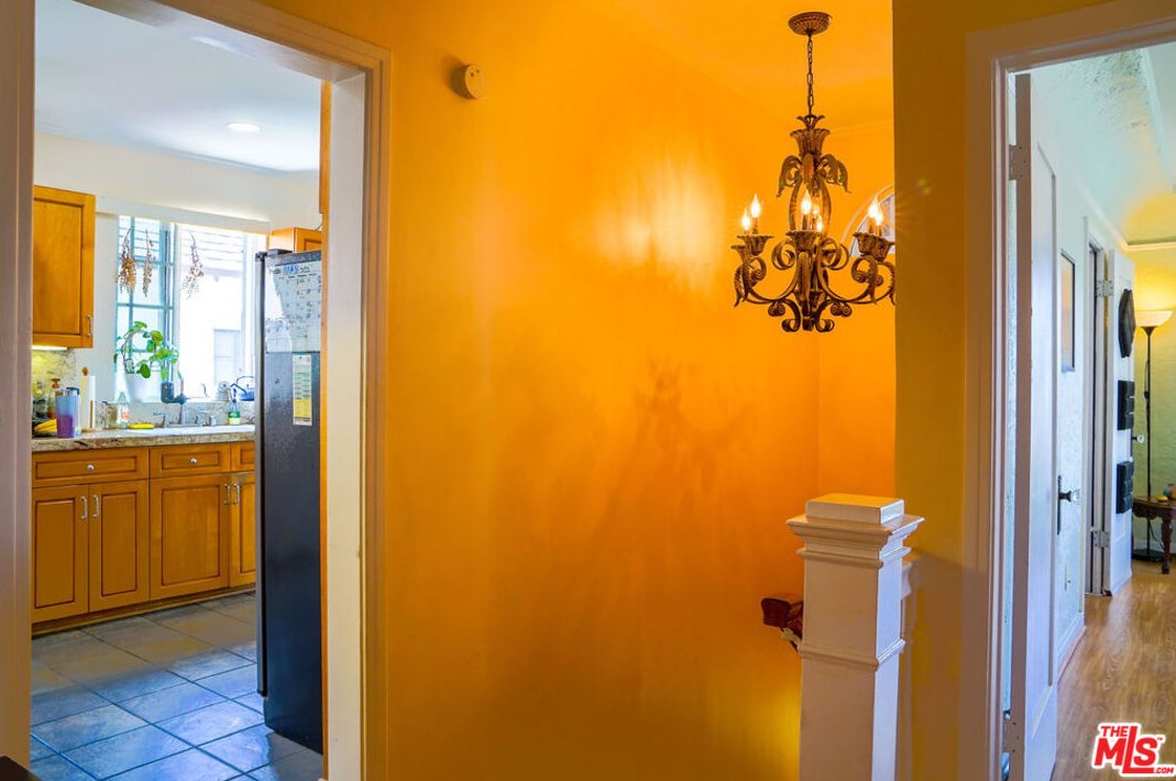 1244 Highland Ave, Los Angeles CA  90019-1733 exterior