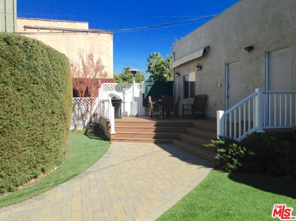 1244 Highland Ave, Los Angeles CA  90019-1733 exterior