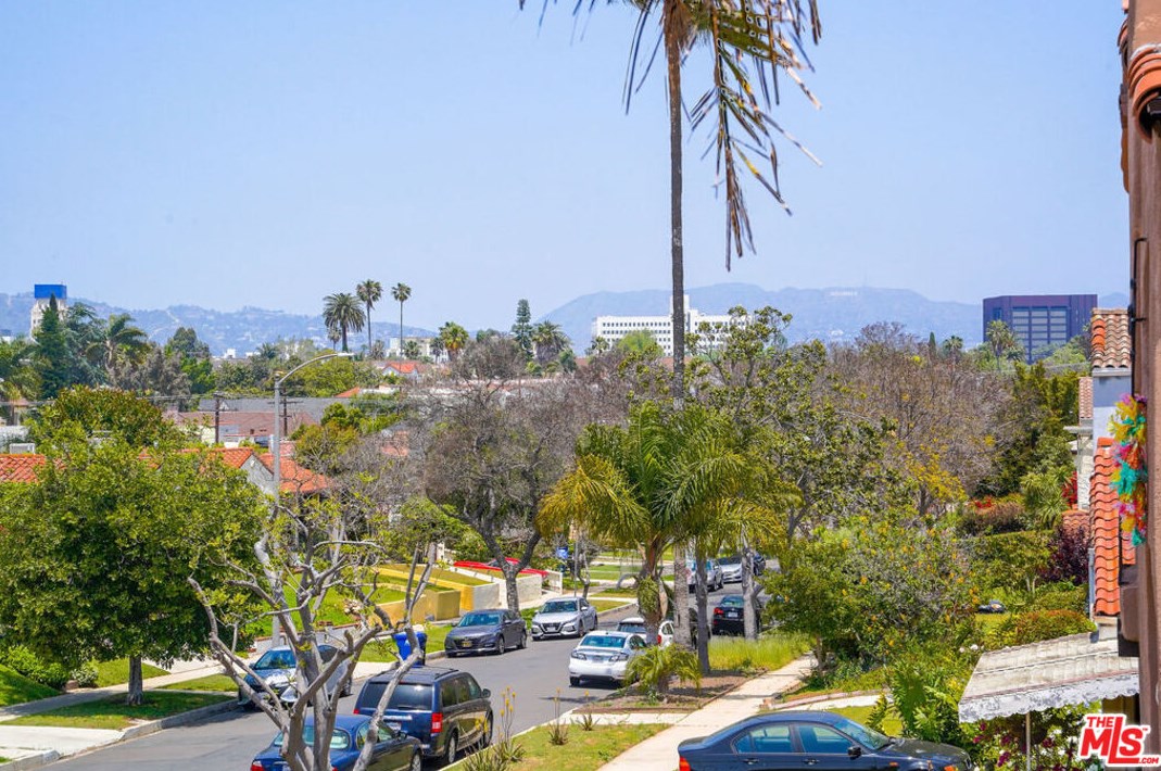 1244 Highland Ave, Los Angeles CA  90019-1733 exterior