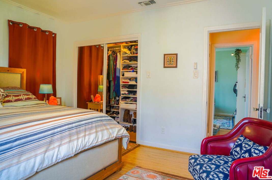 1244 Highland Ave, Los Angeles CA  90019-1733 exterior