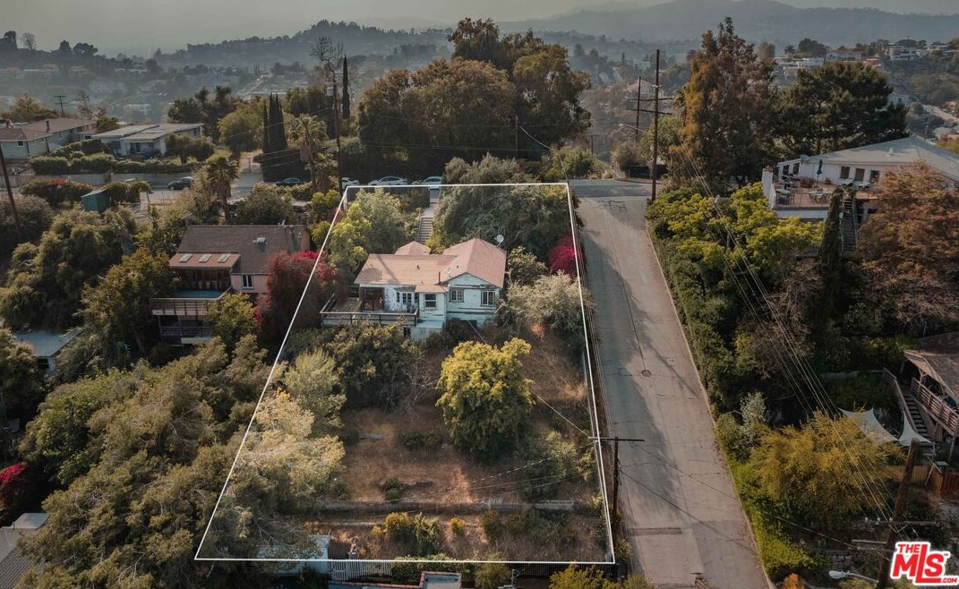 2056 Alvarado St, Los Angeles CA  90039-3906 exterior