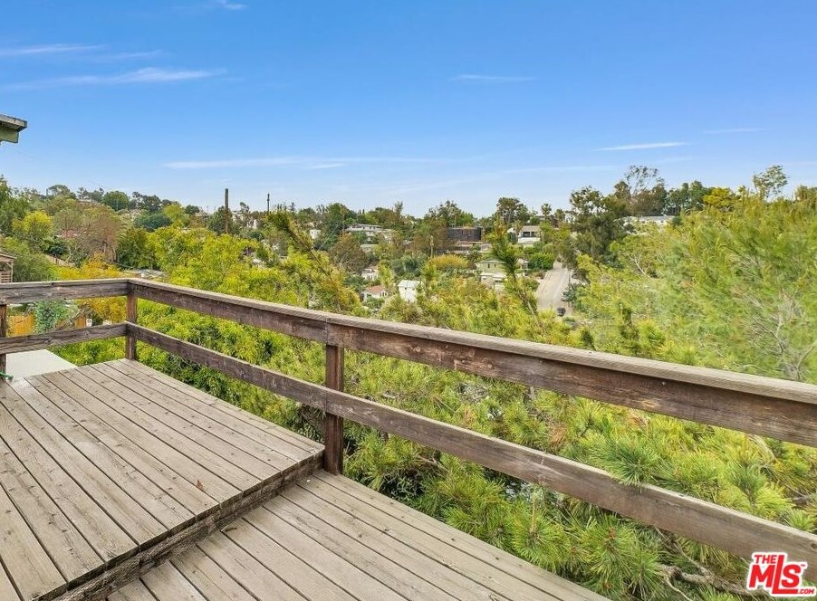2056 Alvarado St, Los Angeles CA  90039-3906 exterior
