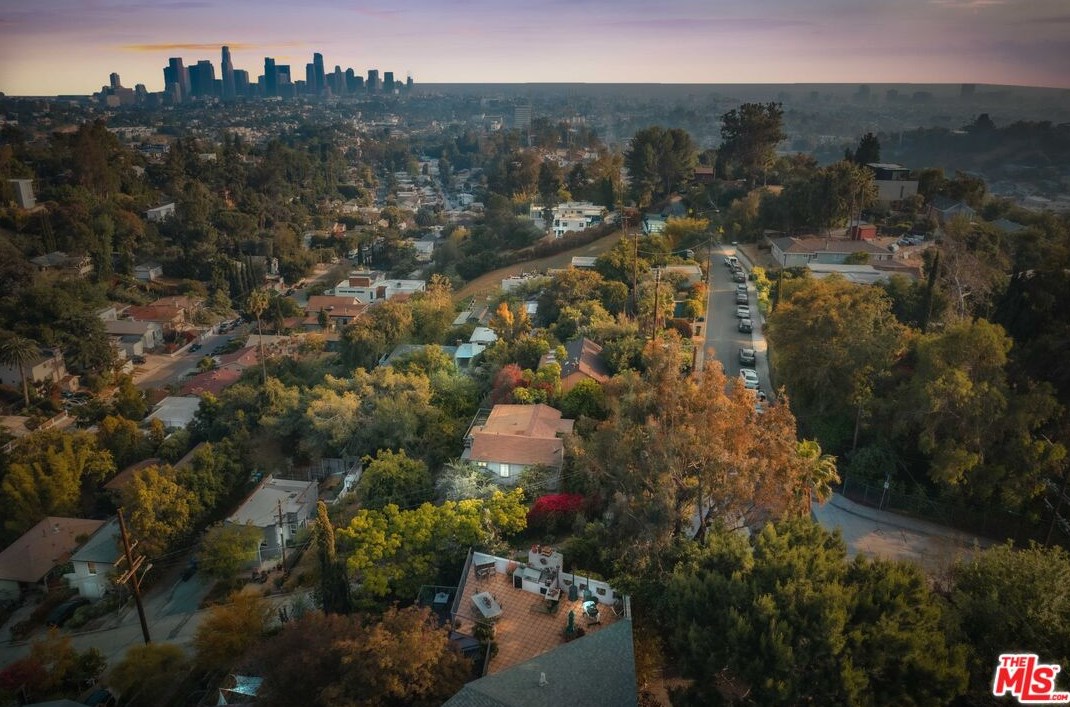 2056 Alvarado St, Los Angeles CA  90039-3906 exterior