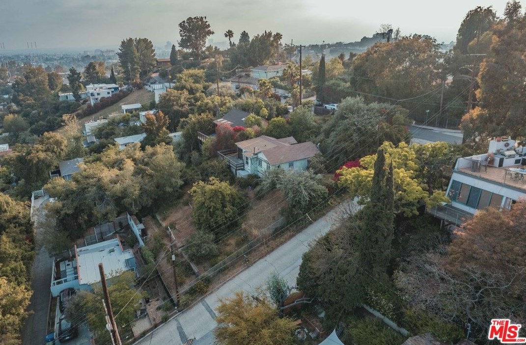 2056 Alvarado St, Los Angeles CA  90039-3906 exterior