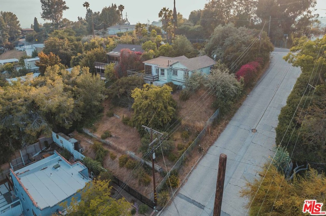 2056 Alvarado St, Los Angeles CA  90039-3906 exterior
