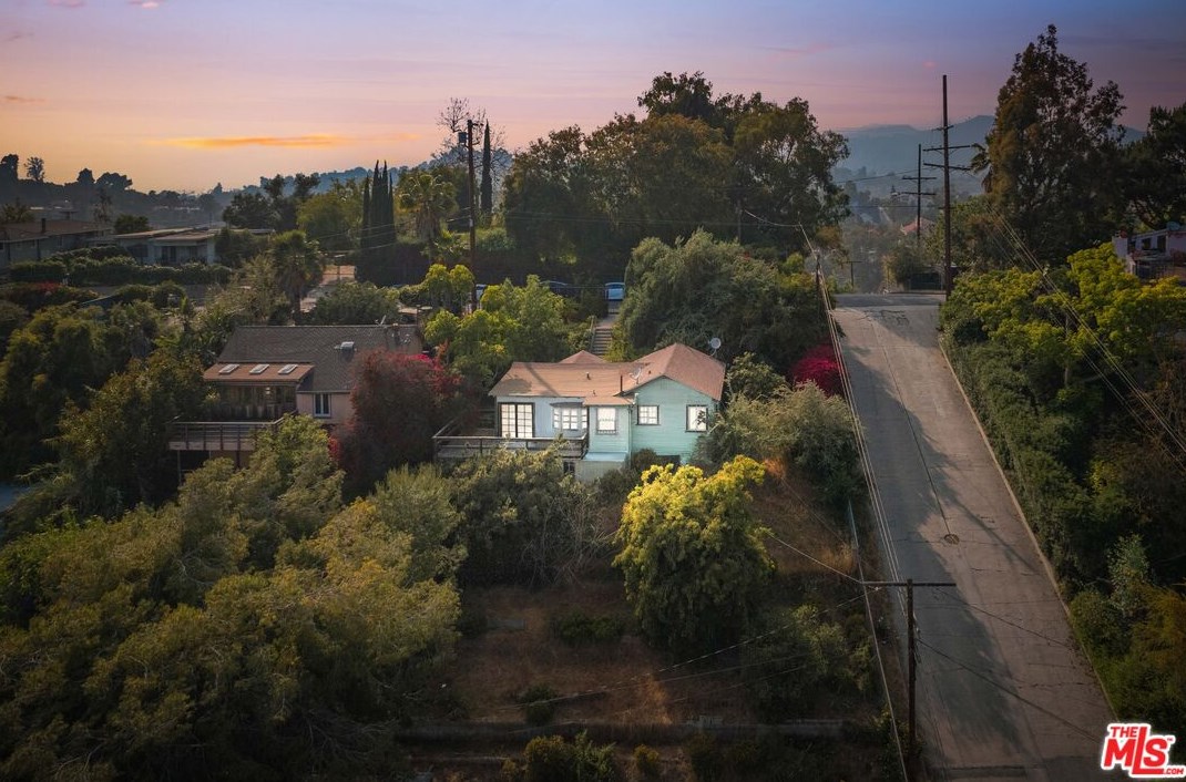 2056 Alvarado St, Los Angeles CA  90039-3906 exterior