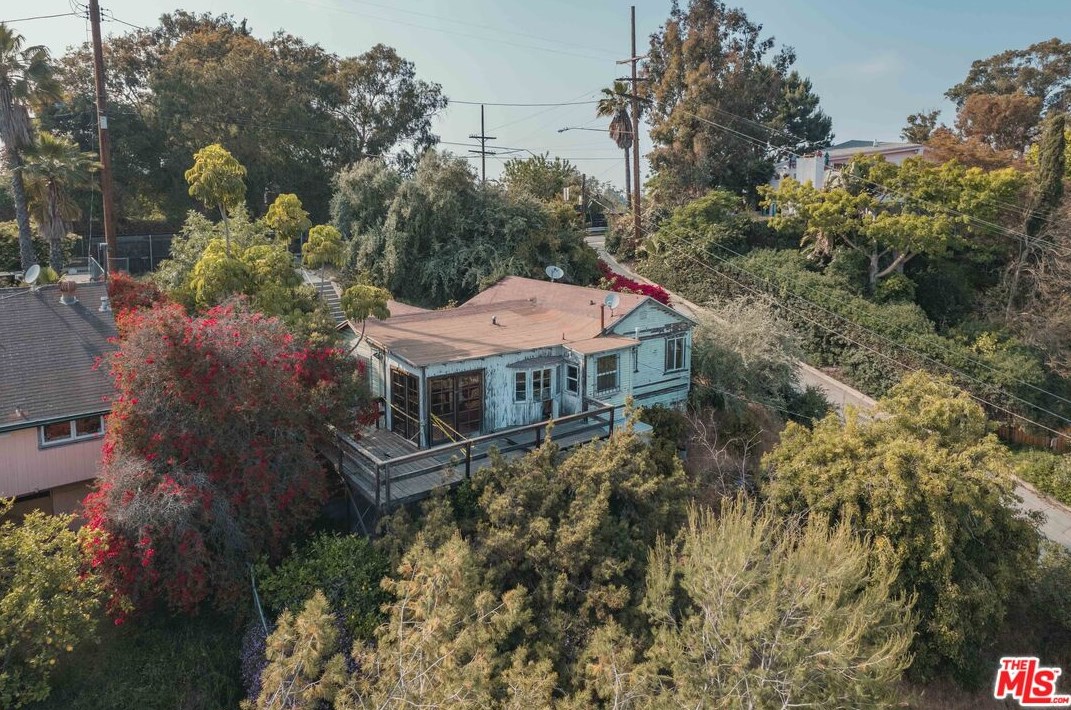 2056 Alvarado St, Los Angeles CA  90039-3906 exterior