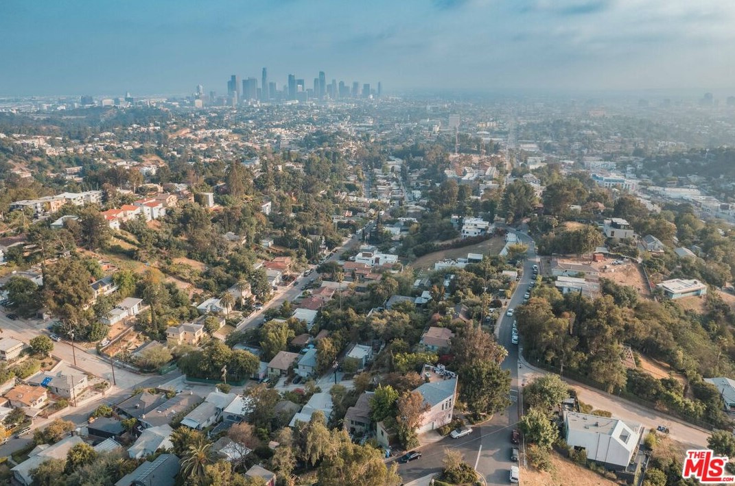 2056 Alvarado St, Los Angeles CA  90039-3906 exterior