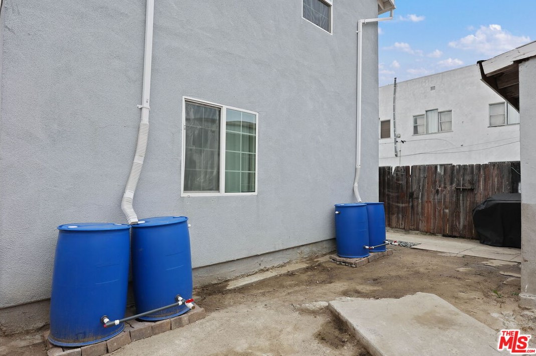 910 71st St, Los Angeles CA 90003-1836 exterior