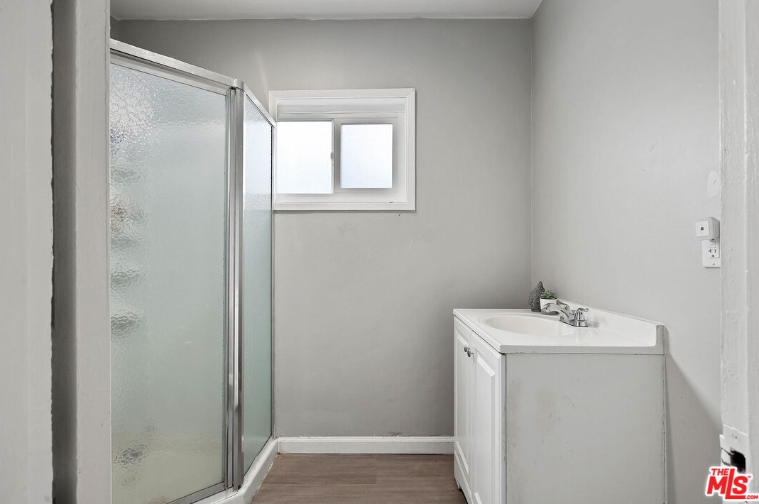 910 71st St, Los Angeles CA 90003-1836 exterior