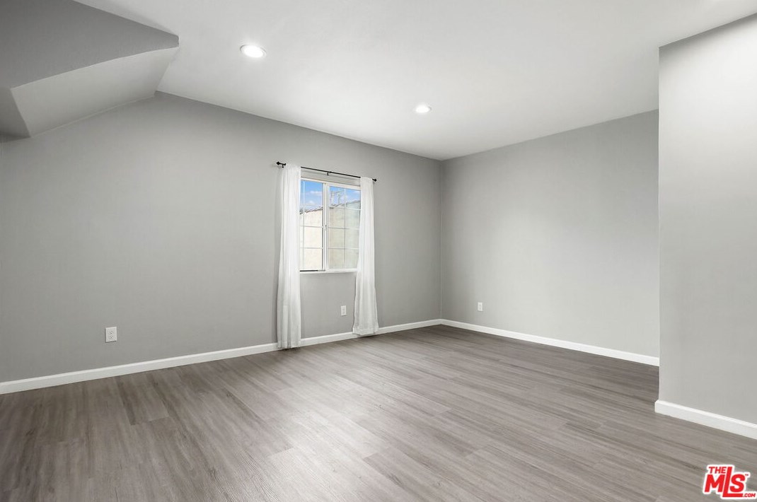 910 71st St, Los Angeles CA 90003-1836 exterior