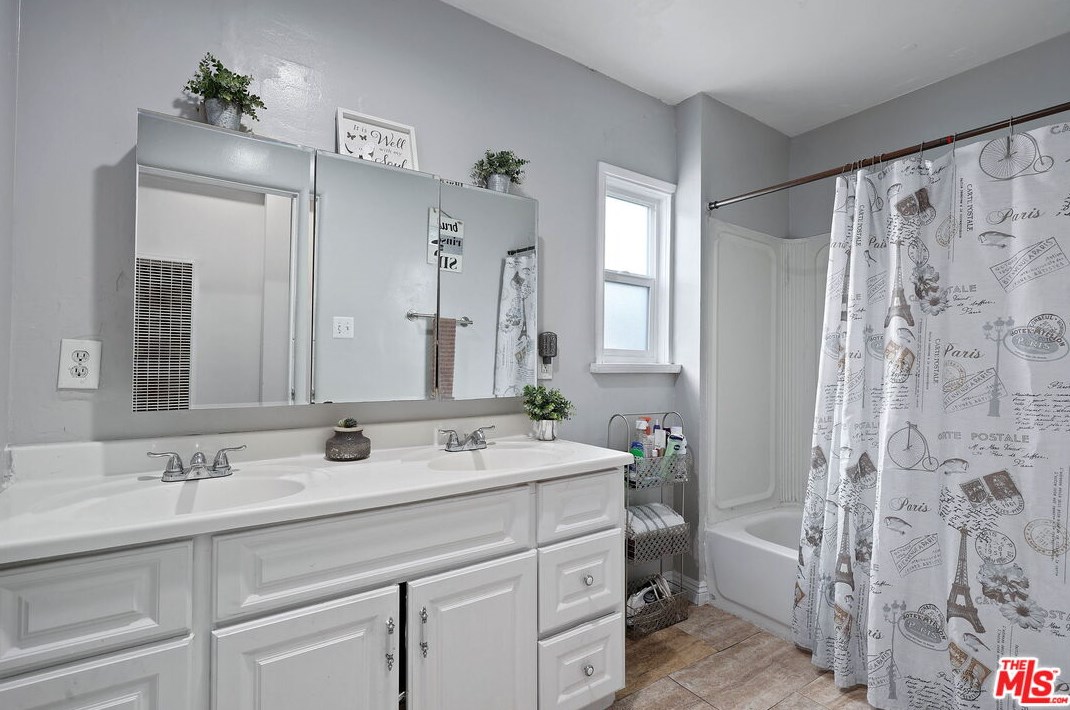 910 71st St, Los Angeles CA 90003-1836 exterior