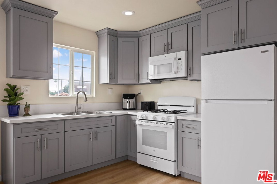 910 71st St, Los Angeles CA 90003-1836 exterior