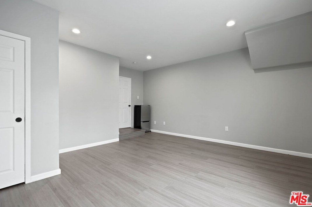 910 71st St, Los Angeles CA 90003-1836 exterior