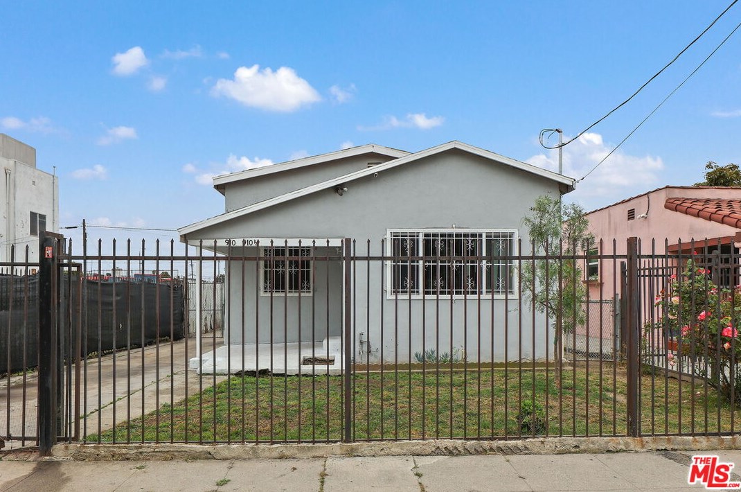 910 71st St, Los Angeles CA 90003-1836 exterior