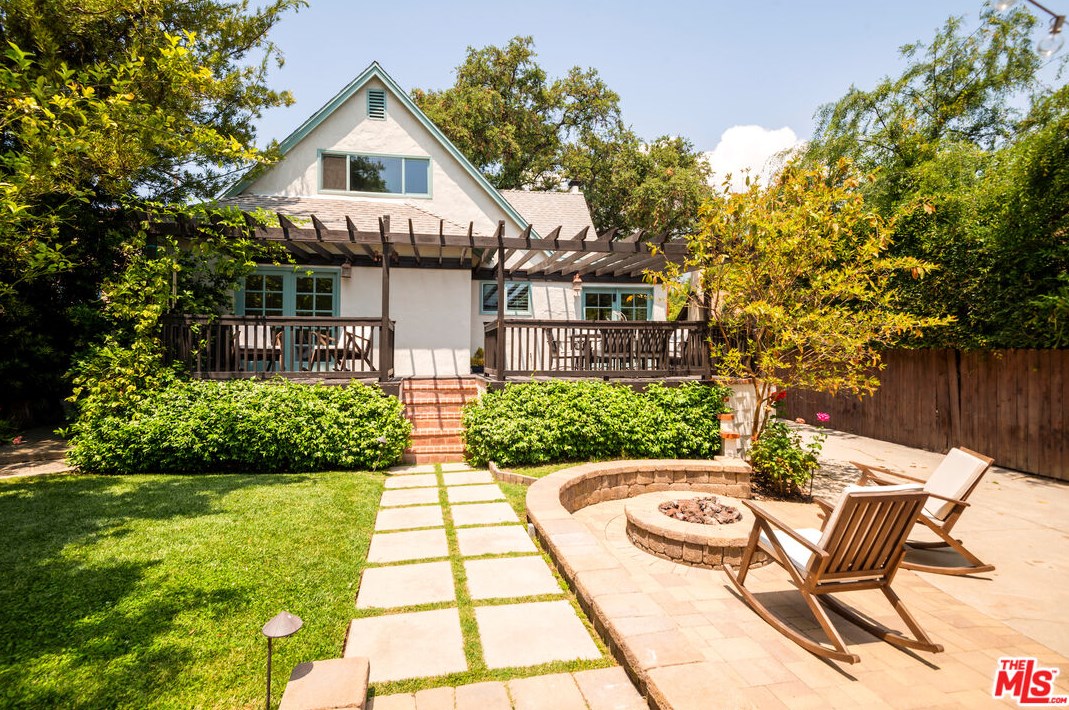 2148 Crary St, Pasadena CA  91104-1826 exterior